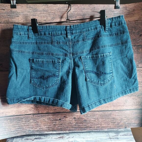 Almost Famous Dark Blue Jean Shorts - Picture 2 of 13